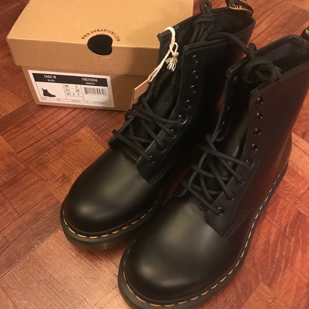 NWT Dr. Martens 1460 Boots